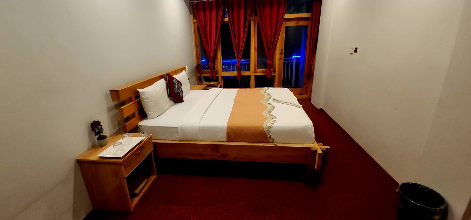 Deluxe Room (Mountain View)